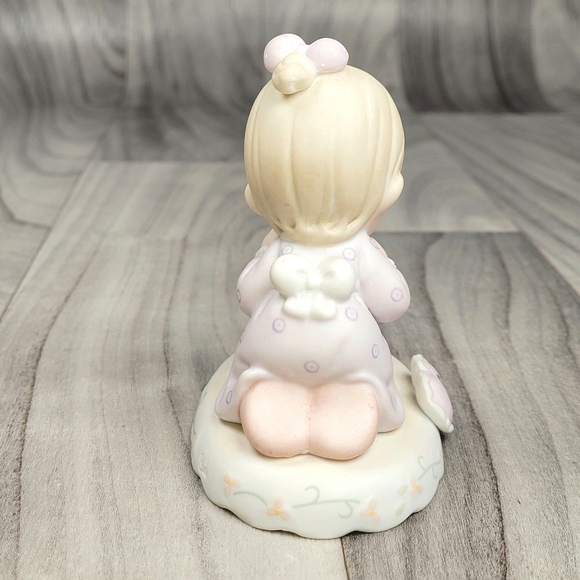 Precious Moments Growing in Grace - Girl Age 3 Porcelain Figurine 136220 - 1994 - Picture 6 of 13